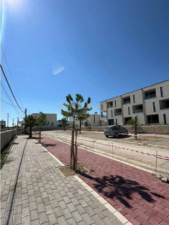 Apartament 1+1 me oborr privat në Torquoise Marina!