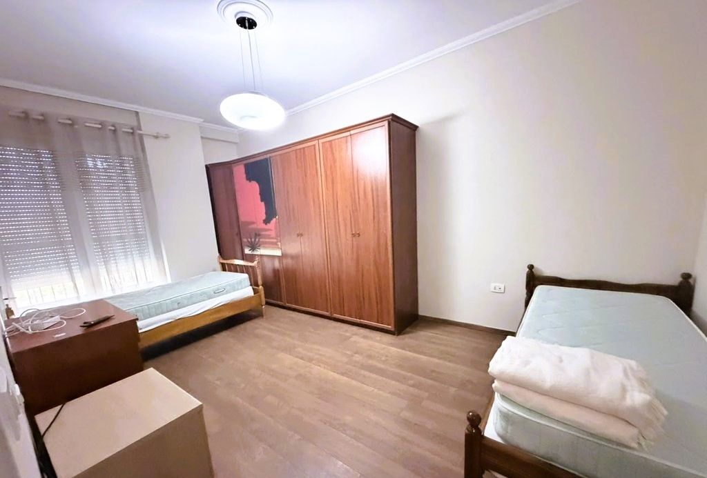 Apartament 2+1 Me Qira në Komunën e Parisit, Tiranë !