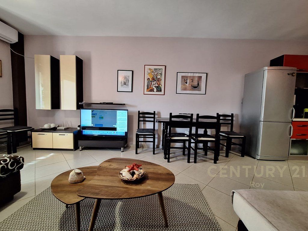 Jepet Apartament 1+1 me Qera ne Shkemb te Kavajes ,Vija e Pare me Detin!!..