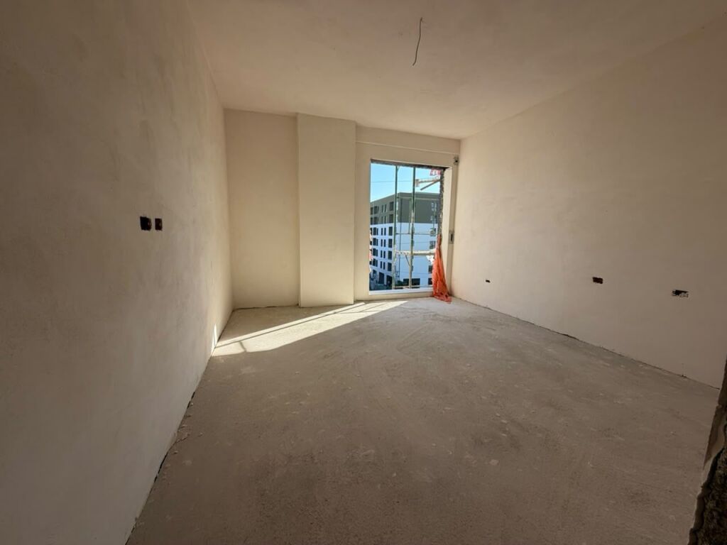 Shitet Apartamet 2+1 Paskuqan