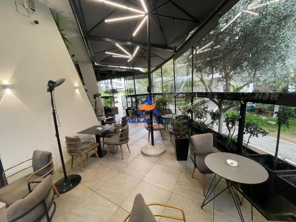 VENDESI COMMERCIALE IN VENDITA+VERANDA 260 M2 "VIA NDRE MJEDA, EX PARCO DEGLI AUTOBUS" 800.000 EURO