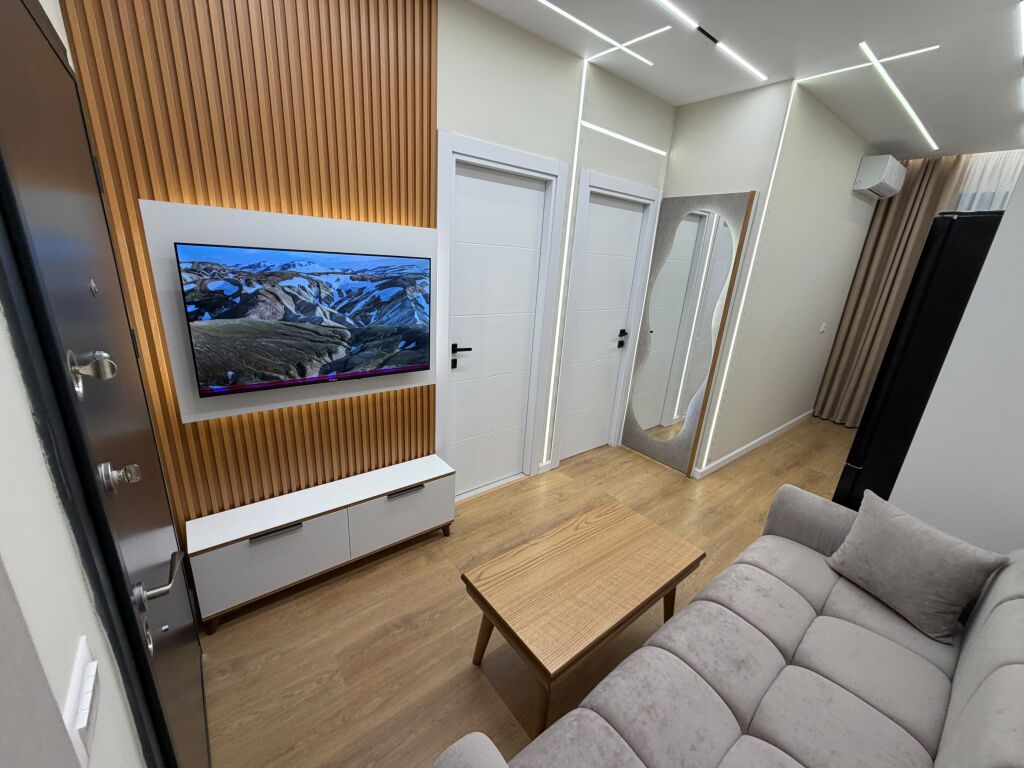 🏡 Jepet me qira super apartament 1+1  📍 21 Dhjetori, Rr. Frederik Shiroka, sipër Joena Market 🏢 Kati 2, pallat i ri 🛋️ Mobilim modern | I pabanuar më parë 💶 500 €/muaj — i padiskutueshëm