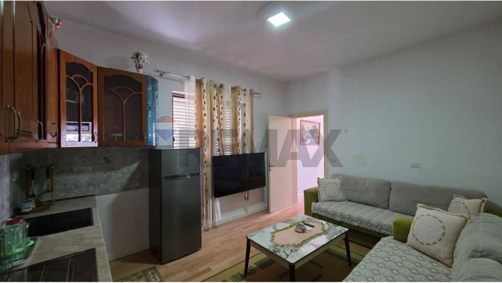 Apartament 2+1 me qera,prane Shkolles Reald