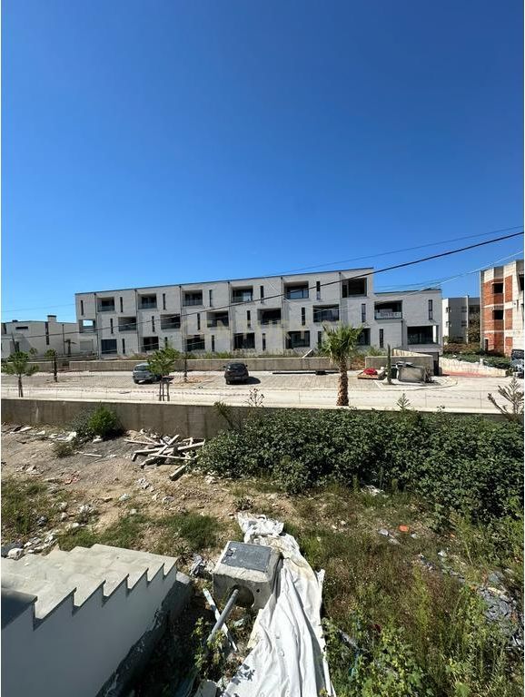 Apartament 1+1 me oborr privat në Torquoise Marina!