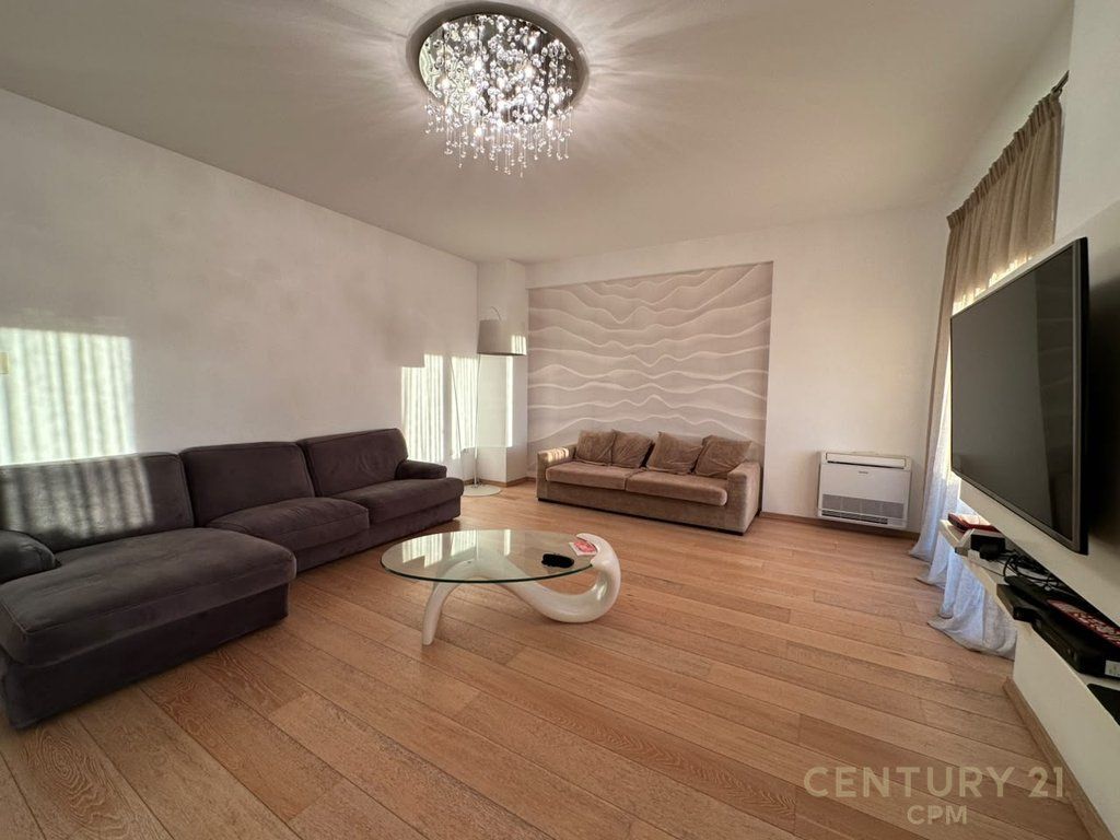 Apartament 3+1+2+ Post Parkimi Per Qira Tek Rruga E Bogdaneve! 1,700 € /Muaj