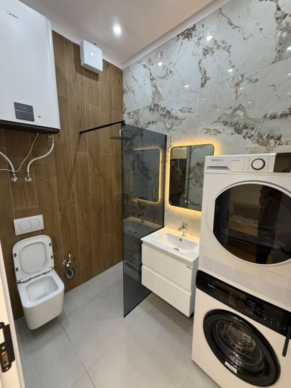 🏡 SHITET APARTAMENT ME MOBILIM LUKSOZ  📍 21 Dhjetori, Rruga Frederik Shiroka, sipër market Joana’s