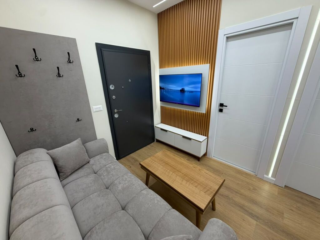 🏡 SHITET APARTAMENT ME MOBILIM LUKSOZ  📍 21 Dhjetori, Rruga Frederik Shiroka, sipër market Joana’s