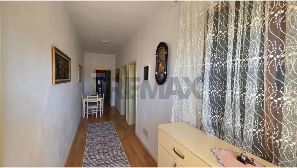 Apartament 2+1 me qera,prane Shkolles Reald