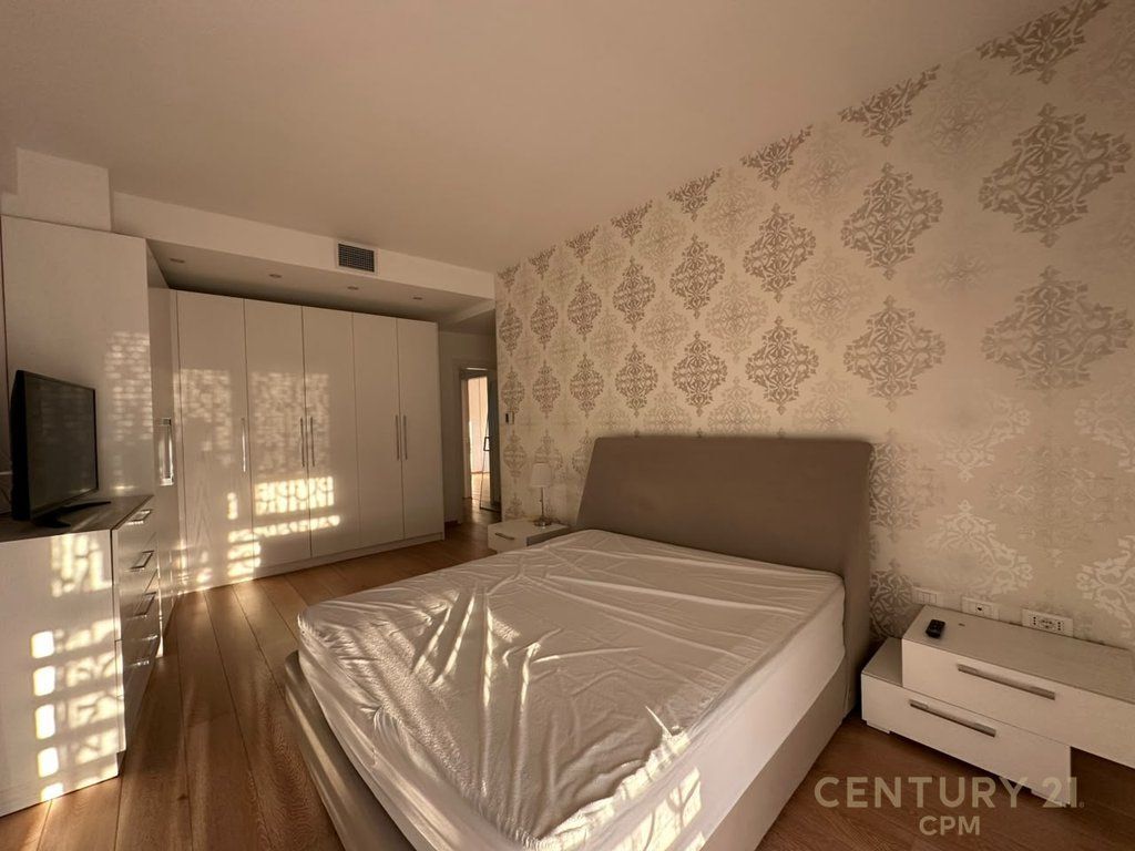 Apartament 3+1+2+ Post Parkimi Per Qira Tek Rruga E Bogdaneve! 1,700 € /Muaj