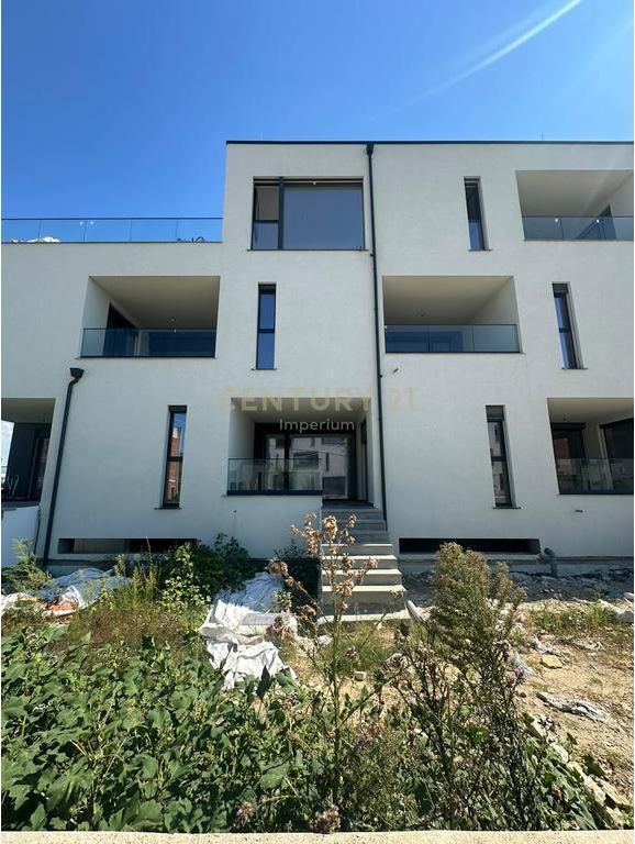 Apartament 1+1 me oborr privat në Torquoise Marina!