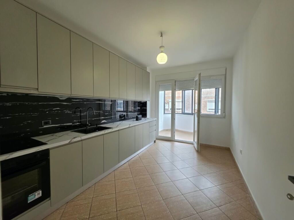 Apartament 2+1+2 ne shitje, Rruga Karl Gega !