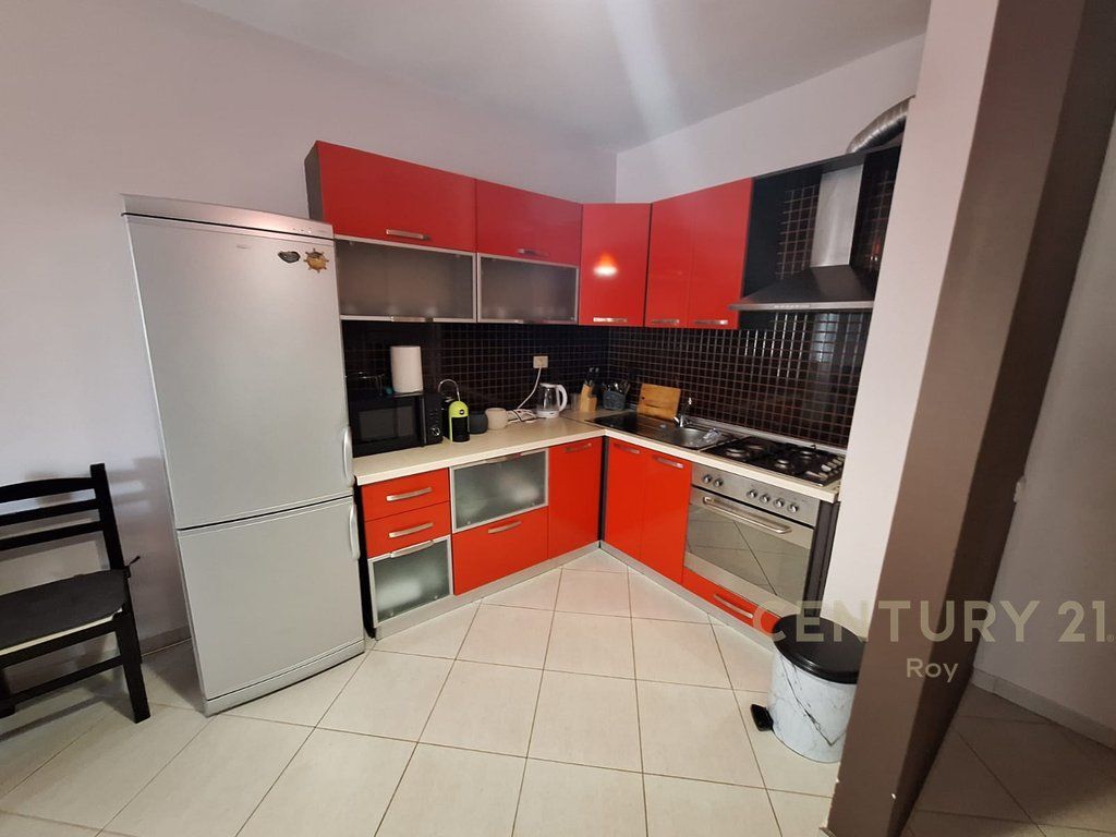 Jepet Apartament 1+1 me Qera ne Shkemb te Kavajes ,Vija e Pare me Detin!!..