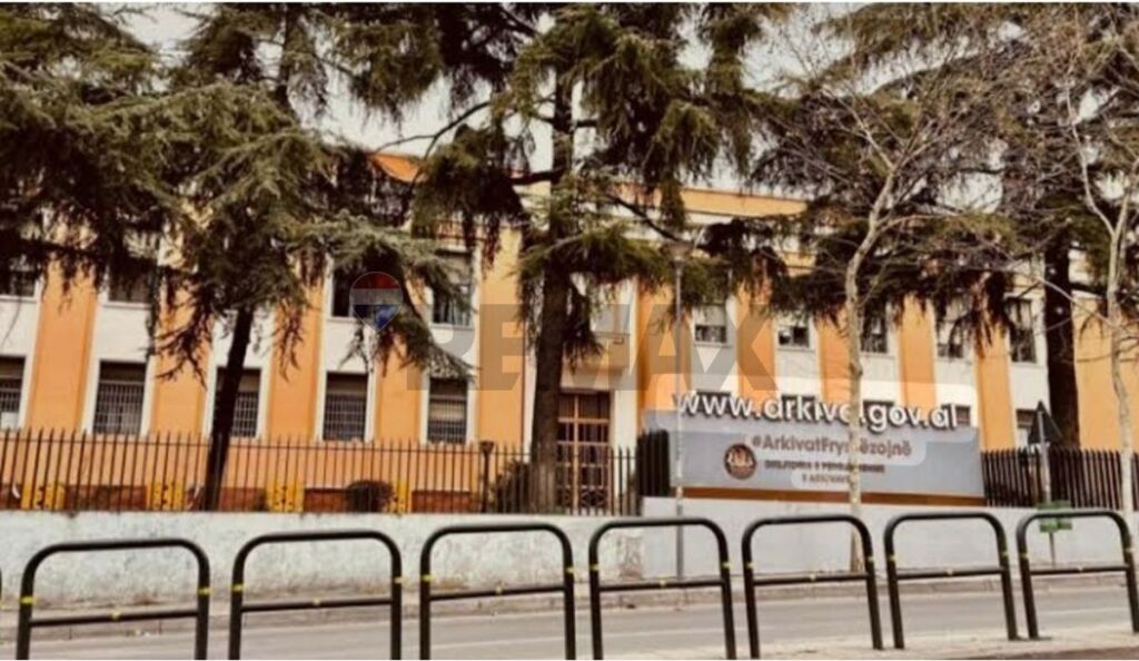 Shitet apartament 2+1 tek Shkolla 7 Marsi