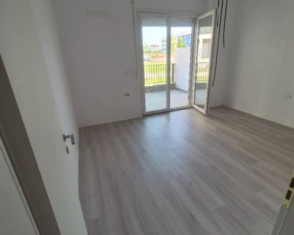 Jepet ambient biznesi me qira tek Univers City, Qtu .