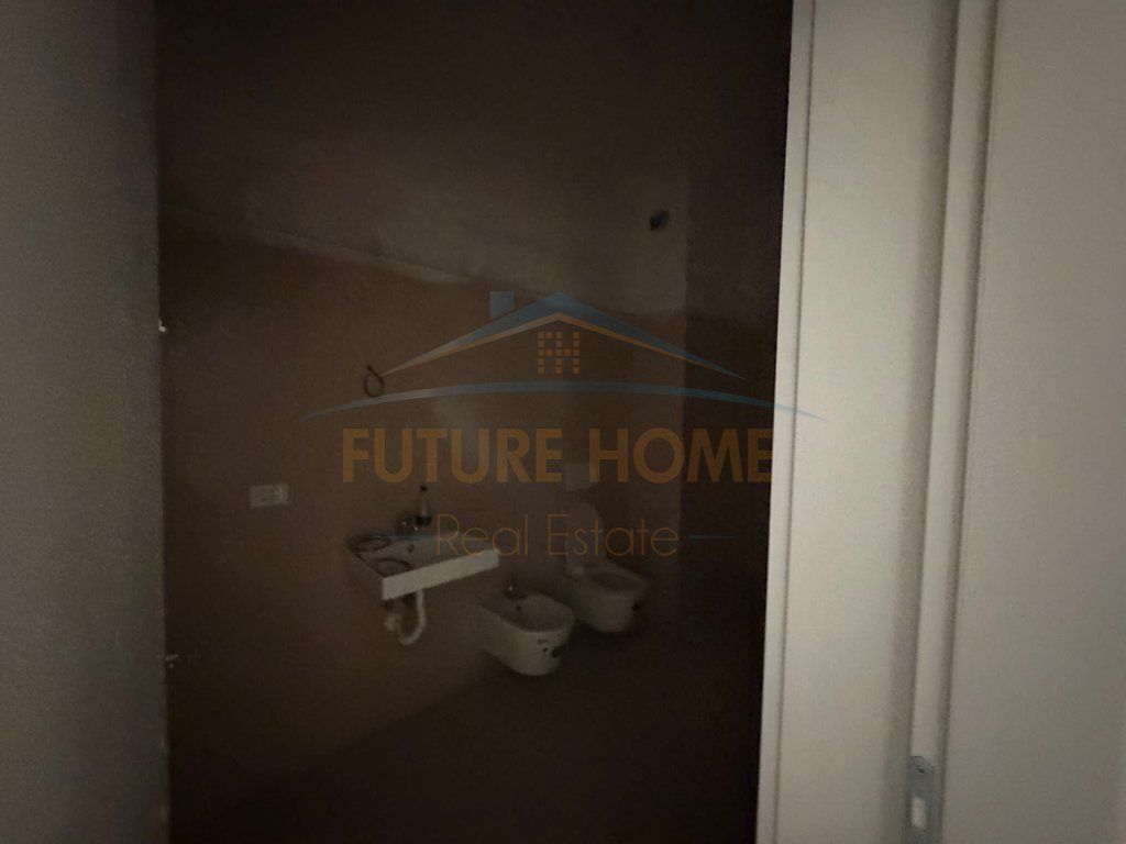 Qira, Apartament 2+1+2, Porta e Re, Sauk.