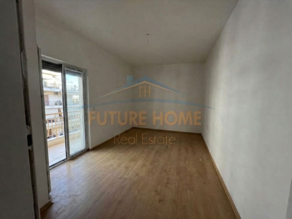 Shitet, Apartament 2+1+2, Porta e Re, Sauk.