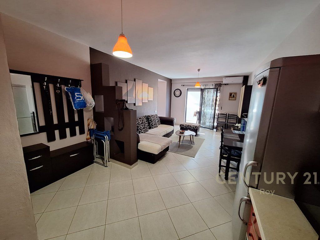 Jepet Apartament 1+1 me Qera ne Shkemb te Kavajes ,Vija e Pare me Detin!!..