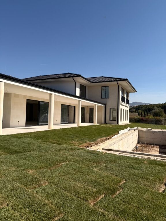 🏡 SHITET VILË EKSKLUZIVE | PRANË ROLLING HILLS – LUNDËR