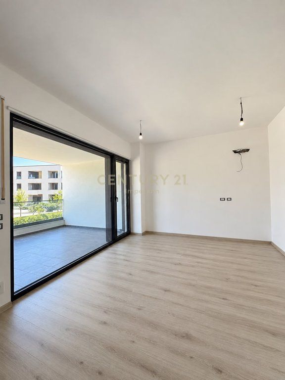 Apartament 1+1 me oborr privat në Torquoise Marina!