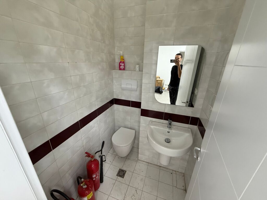 📣 QERA Ambient Zyre Me 1 Post Parking 📍 Rruga e “Bogdaneve” ✨