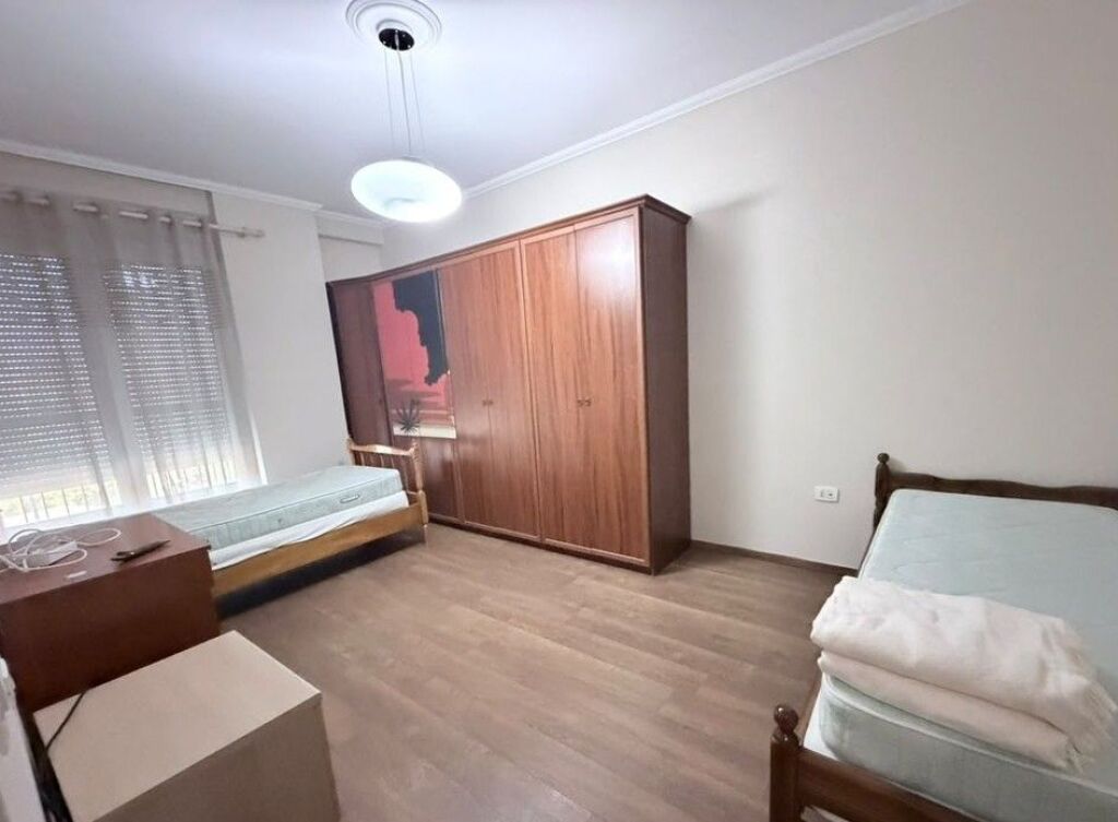 Apartament 2+1 Me Qira në Komunën e Parisit, Tiranë !