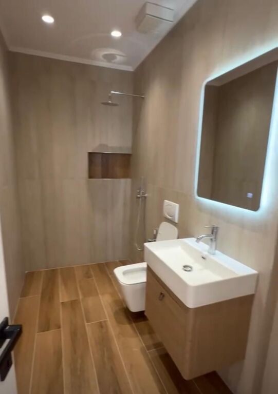 VENDESI 1+1 ASTIR / VICINO AL BAR BOHEM