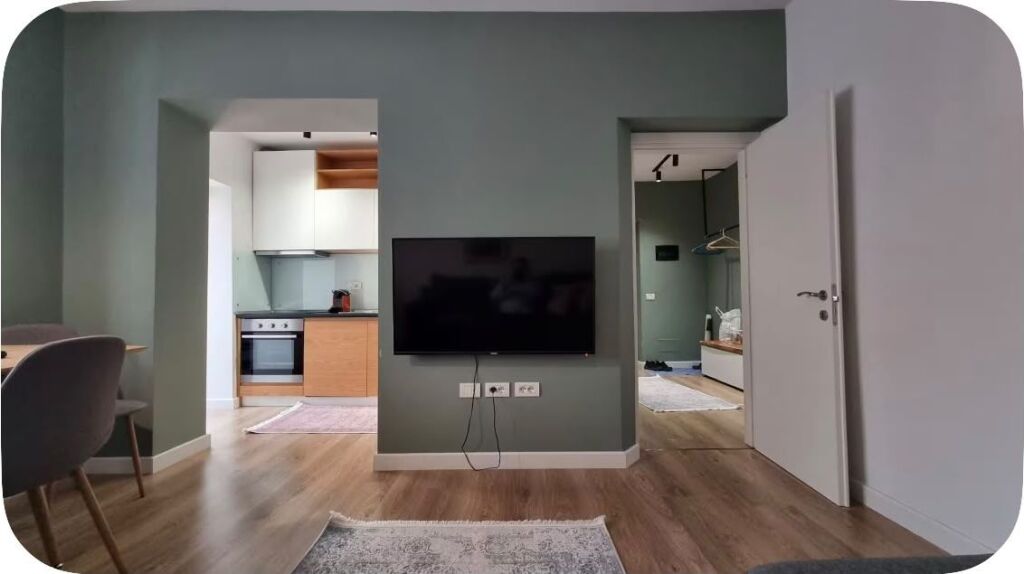 Apartment 1+1 for rent on Kavaja Street, near Dine Hoxha Mosque, 21 December, Center, Skanderbeg Square.