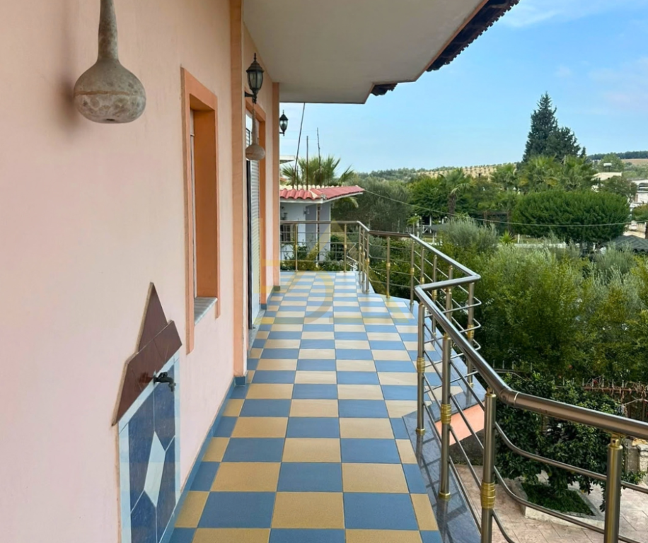 VILLA IN VENDITA – FIER