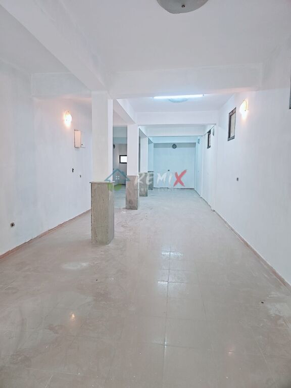 🏢 AMBIENT BIZNESI ME QIRA – RR. MUJO ULQINAKU, DURRËS