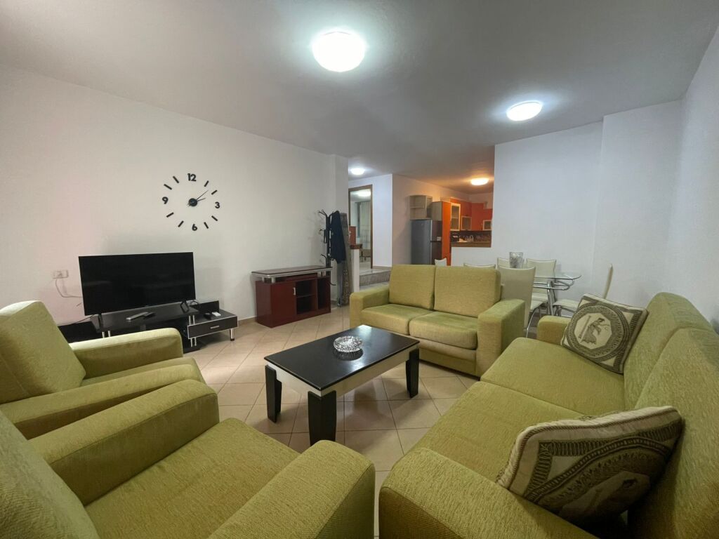 🏢Pak minuta larg Shkolles se Kuqe,jepet me qera apartament 2+1+2,i mobiluar.60,000Leke    