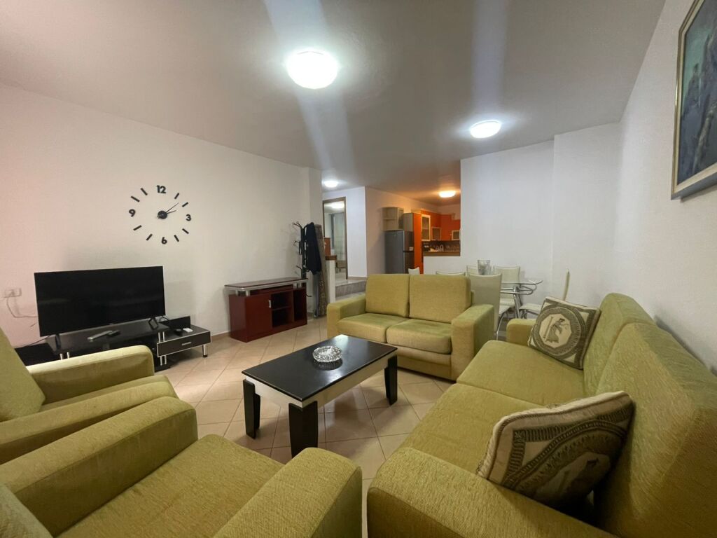 🏢Pak minuta larg Shkolles se Kuqe,jepet me qera apartament 2+1+2,i mobiluar.60,000Leke    