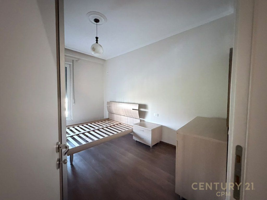 Apartament 2+1 Me Qira në Komunën e Parisit, Tiranë !