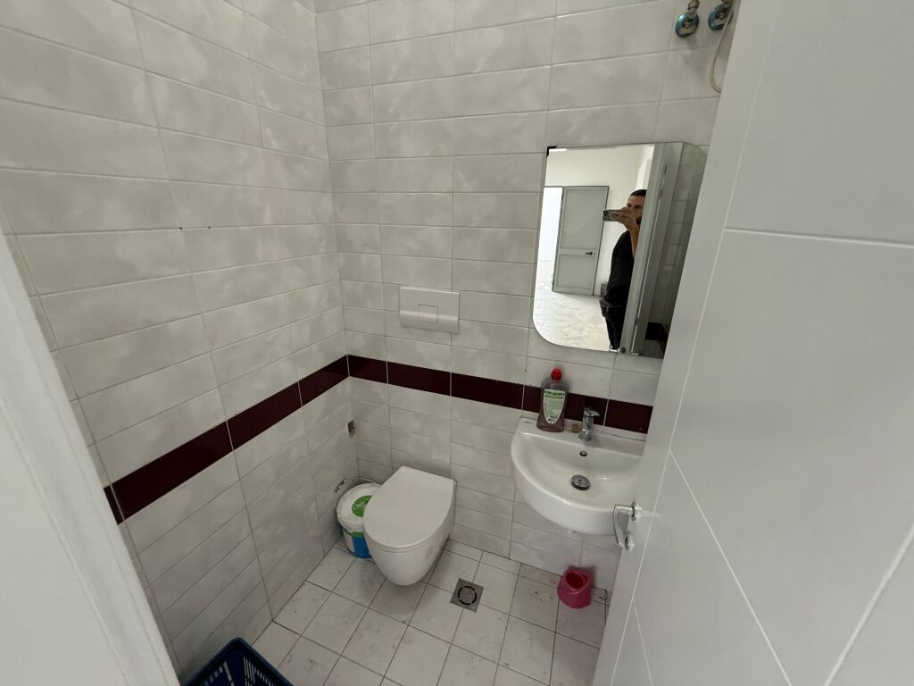 📣 QERA Ambient Zyre Me 1 Post Parking 📍 Rruga e “Bogdaneve” ✨