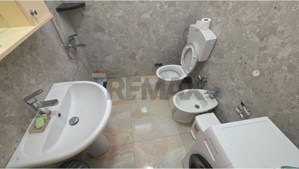 Apartament 2+1 me qera,prane Shkolles Reald