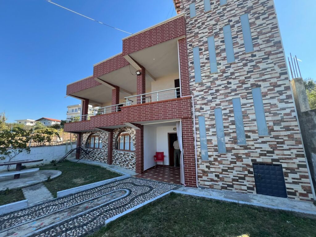 SHITET VILE 2 KATSHE, NE UNAZE TE PLAZHIT DURRES 150000 EURO