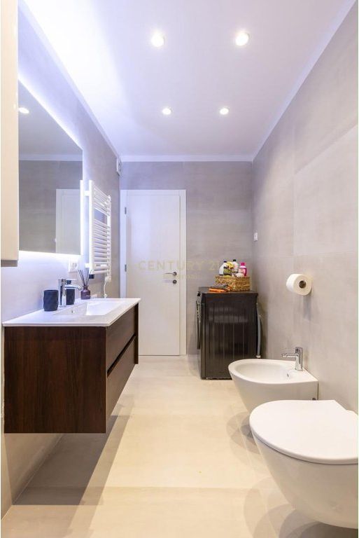 Apartament 2+1 Me Qira në Rruga e Kavajës, Tiranë - 880€ | 80.4 m²