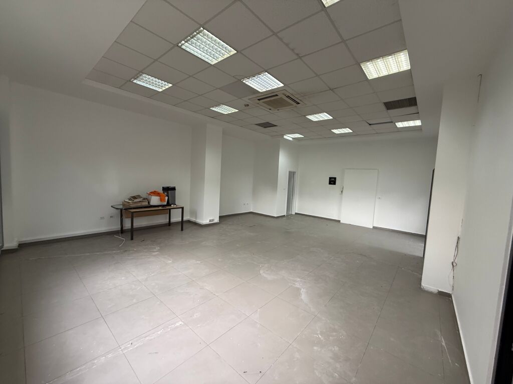 📣 QERA Ambient Zyre Me 1 Post Parking 📍 Rruga e “Bogdaneve” ✨