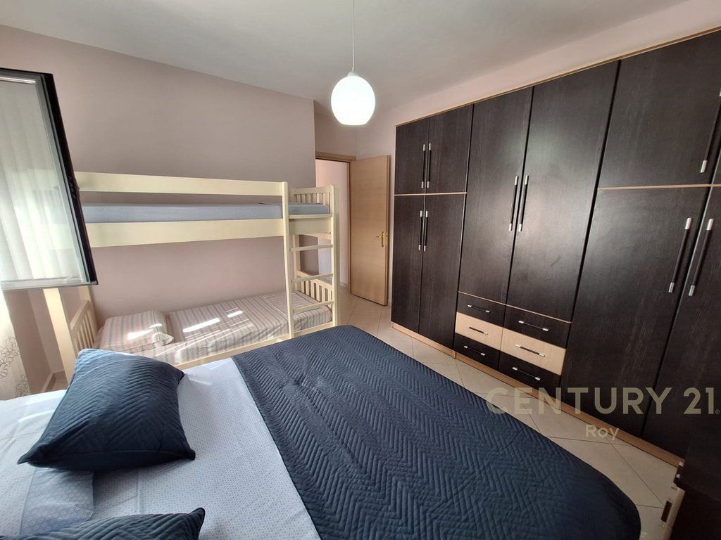 Jepet Apartament 1+1 me Qera ne Shkemb te Kavajes ,Vija e Pare me Detin!!..