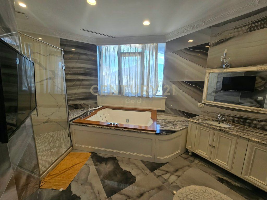PENTHOUSE UNICO + 2 POSTI AUTO IN VENDITA A SELVIA, VIA DIBRA!