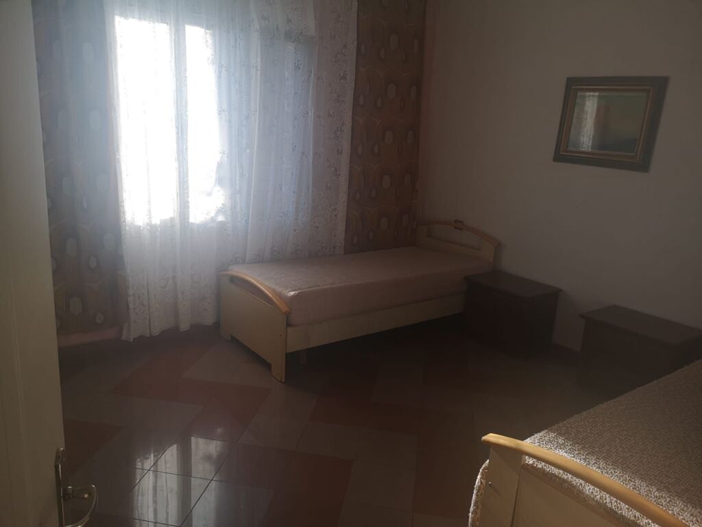 Appartamento 1+1 in affitto vicino al Merlo (35,000 leke)
