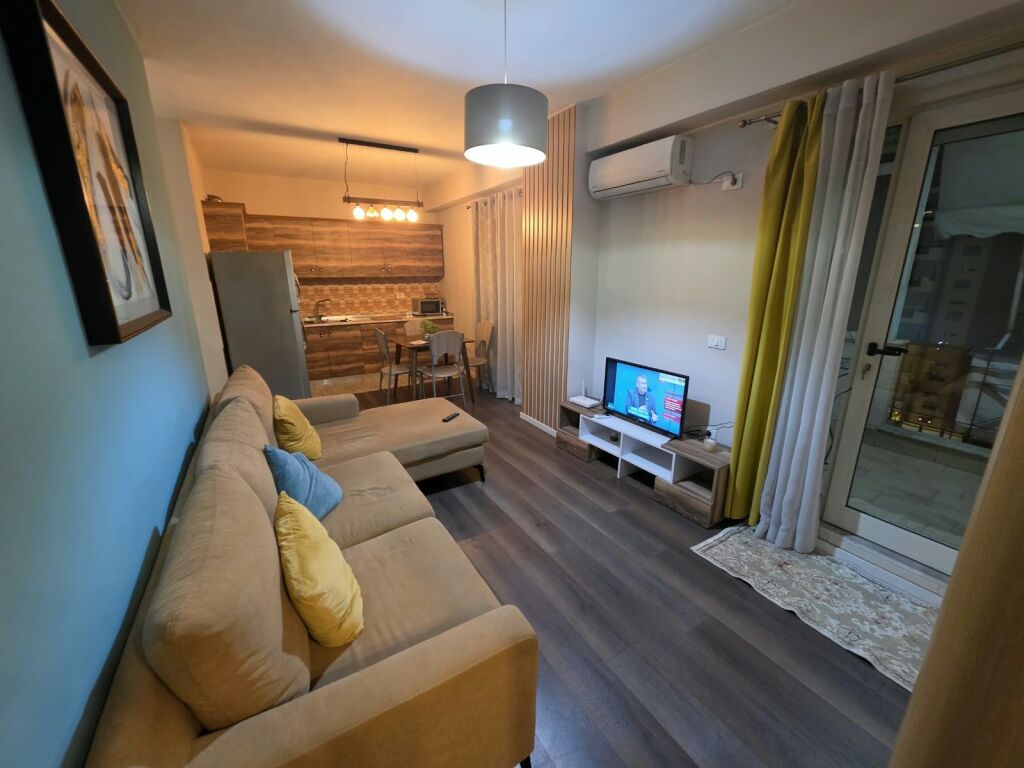 🏠 Jepet me qira apartament 1+1  📍 Kompleksi Delijorgji, Rruga e Kavajës, Tiranë