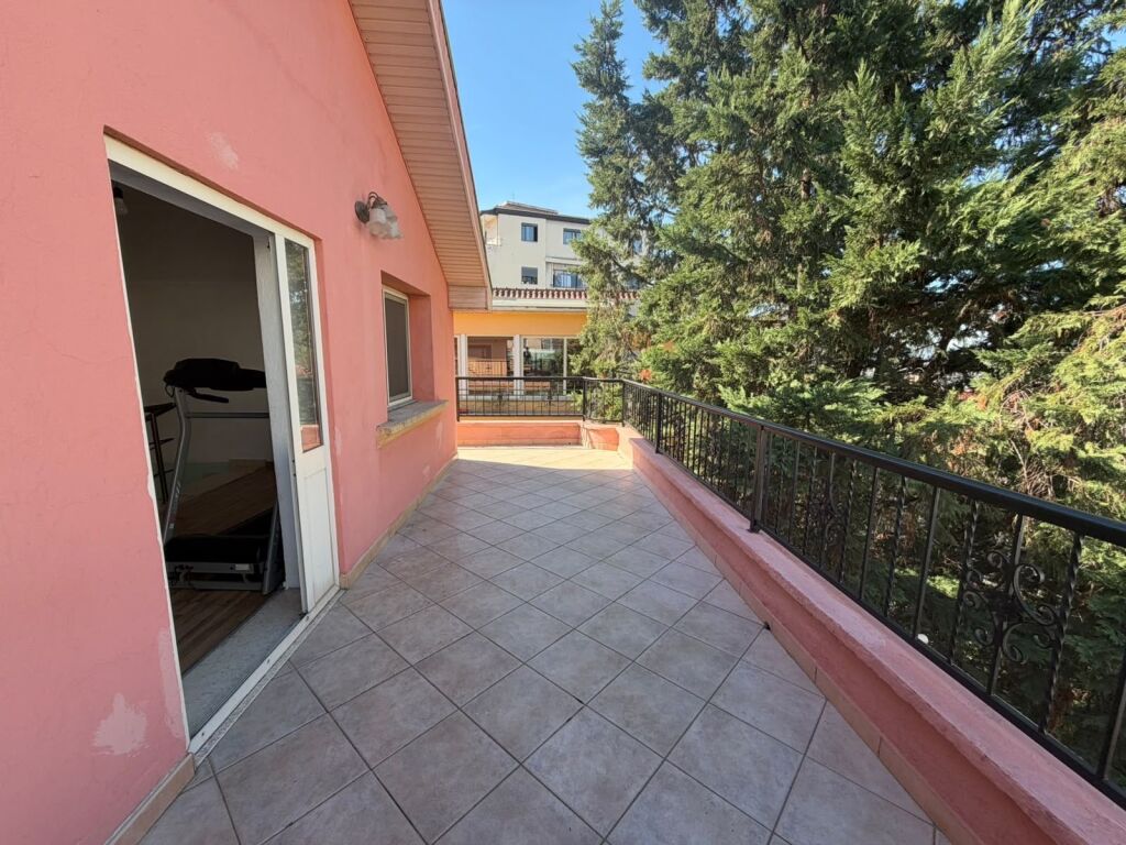 Villa su 3 piani in affitto | Kodra e Priftit