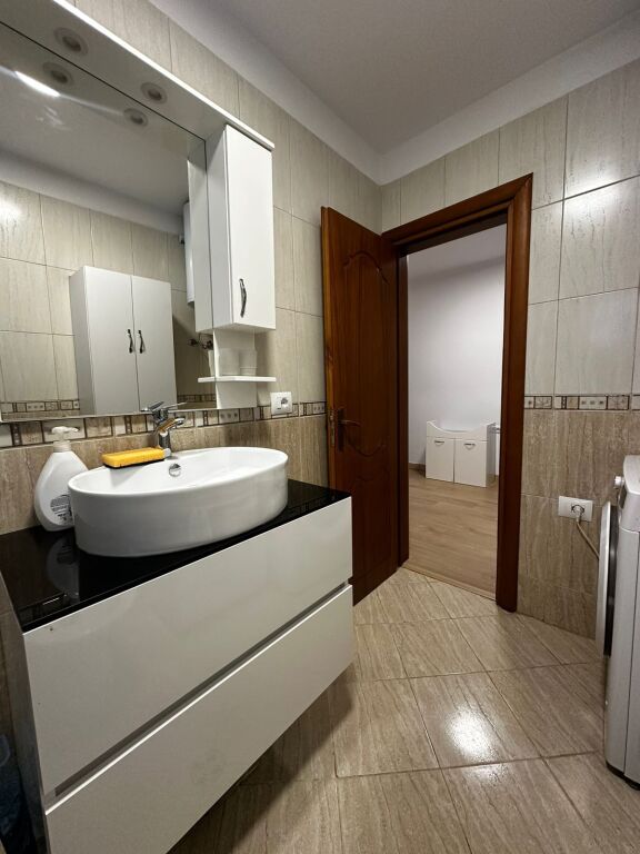 Jepet 1+1 mobiluar Myslym Shyri 60000 lek