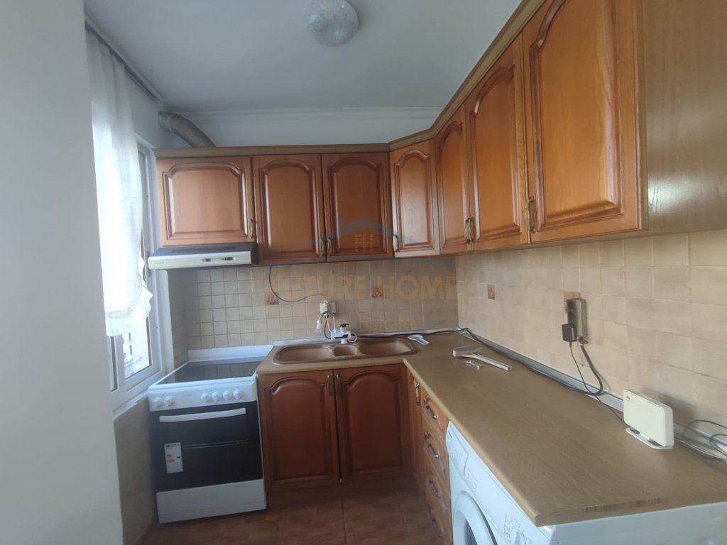 Qera, Apartament 1+1, Komuna e Parisit, Tiranë    65,000 Lekë