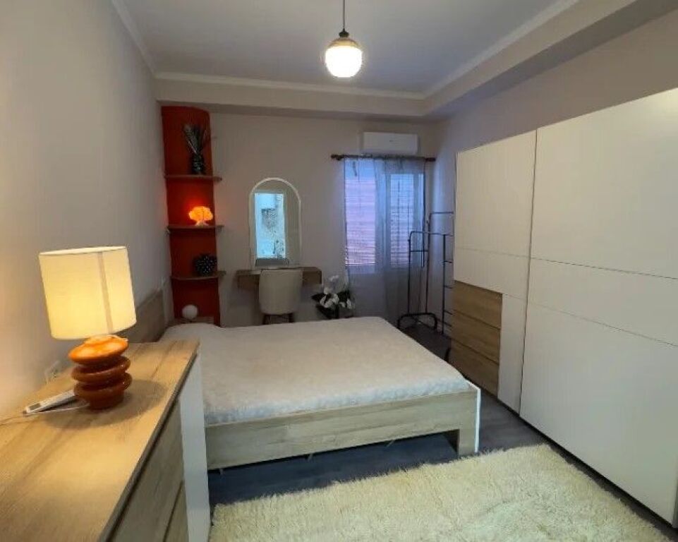Appartamento 2+1+2 in affitto situato in Rruga e Kosovareve, vicino a Lake View Residence, Lago Artificiale.
