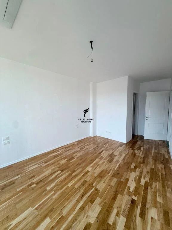 OFFICE FOR RENT 125 M2 LAKE VIEW 165,000 LEKE  FH-96556