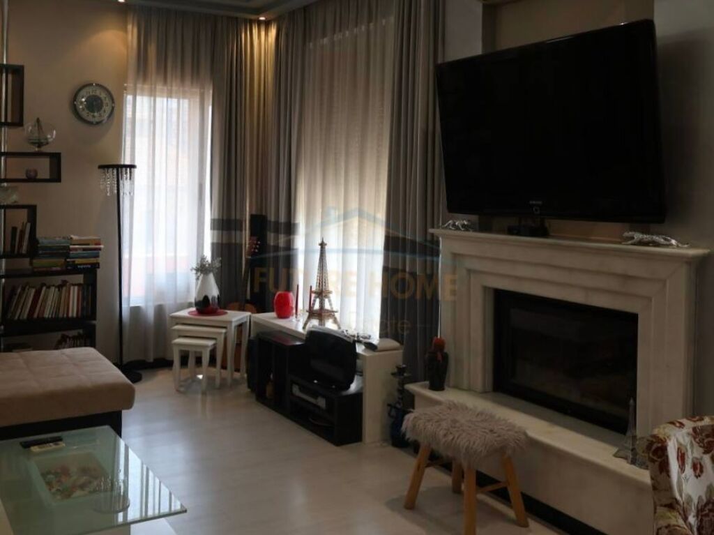 Qira,Apartament 2+1+3+Post Parkimi,midis ish Fushës së Aviacionit dhe Inxhinierisë, Tiranë.