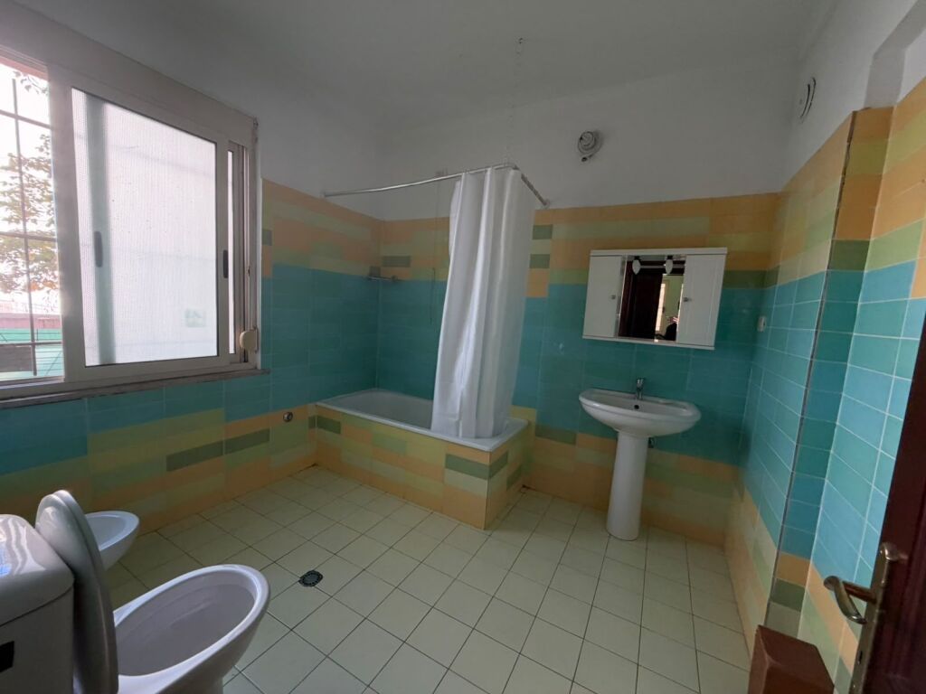 Villa su 3 piani in affitto | Kodra e Priftit
