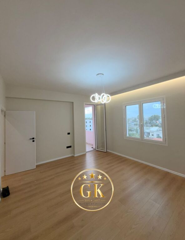 SHITET APARTAMENT 2+1 I SAPO RESTAURUAR URA DAJLANIT PLAZH DURRES