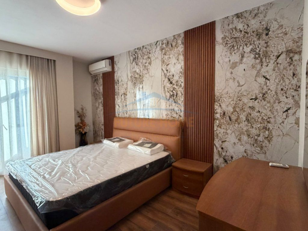 Shitet , Apartament 2+1+2 , Rruga Mine Peza , Tiranë.